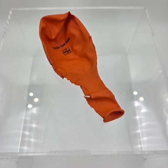 WDCC Dumbo Timothy Sculpture with Button Pin, Balloon and Timothy Mouse Plush - Picture 9 of 14